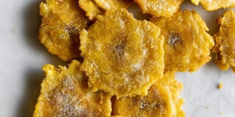 Crispy tostones (fried green plantains)